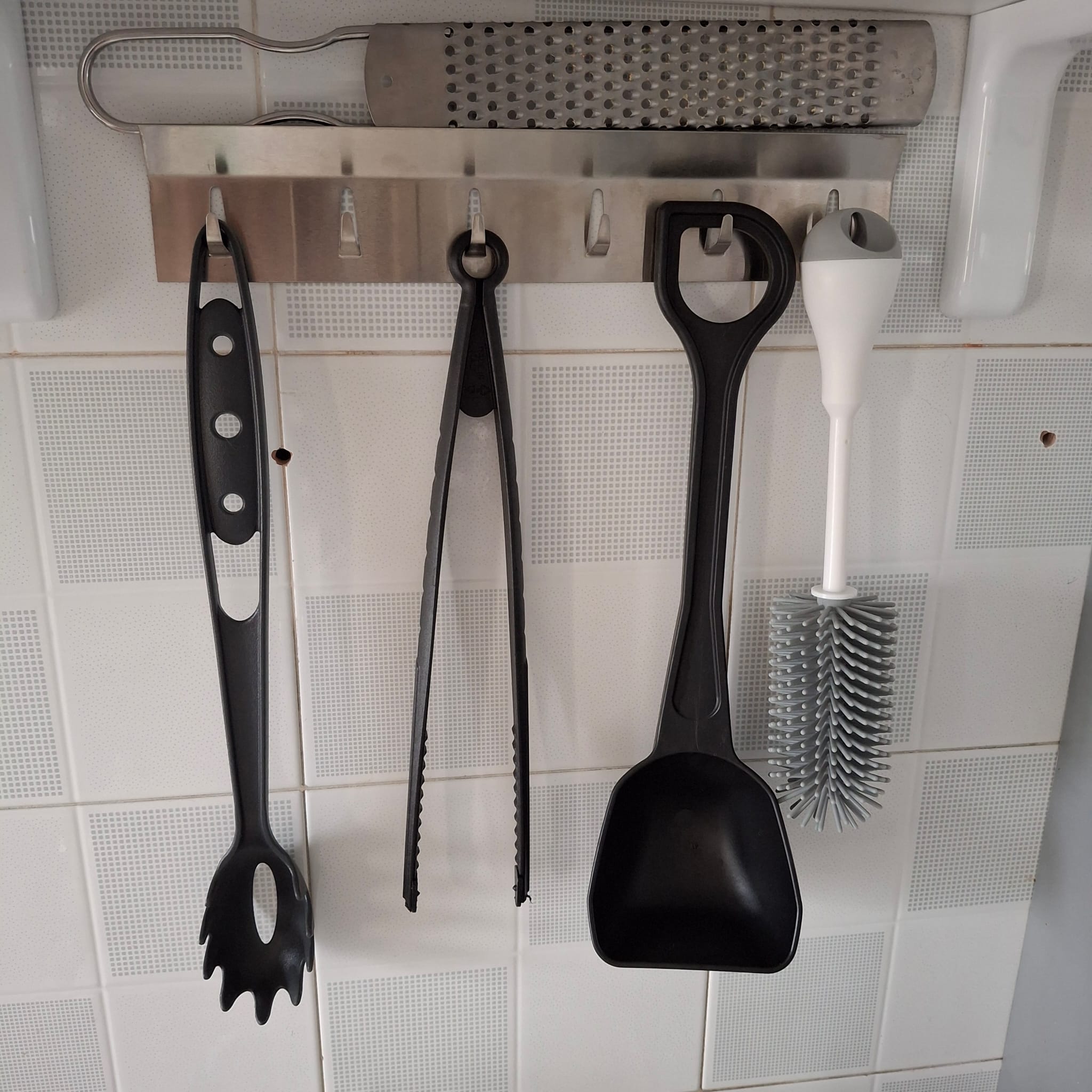LIZEALUCKY Stendino Per Canovacci Da Appoggio, In Ferro Verniciato Nero, 3 Aste, Salvaspazio Per Cucina E Bagno